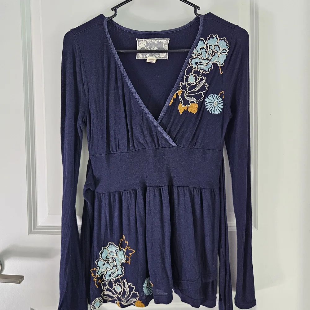 Anthropologie Y2K/Early 2000's Deletta floral embroidered wrap tie top in navy - Picture 4 of 5